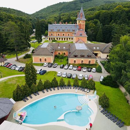 Parádsasvár Kastelyhotel Sasvar Resort מראה חיצוני תמונה