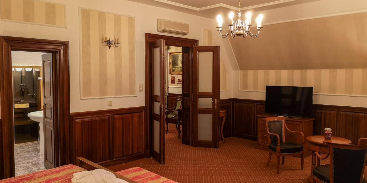 Parádsasvár Kastelyhotel Sasvar Resort מראה חיצוני תמונה