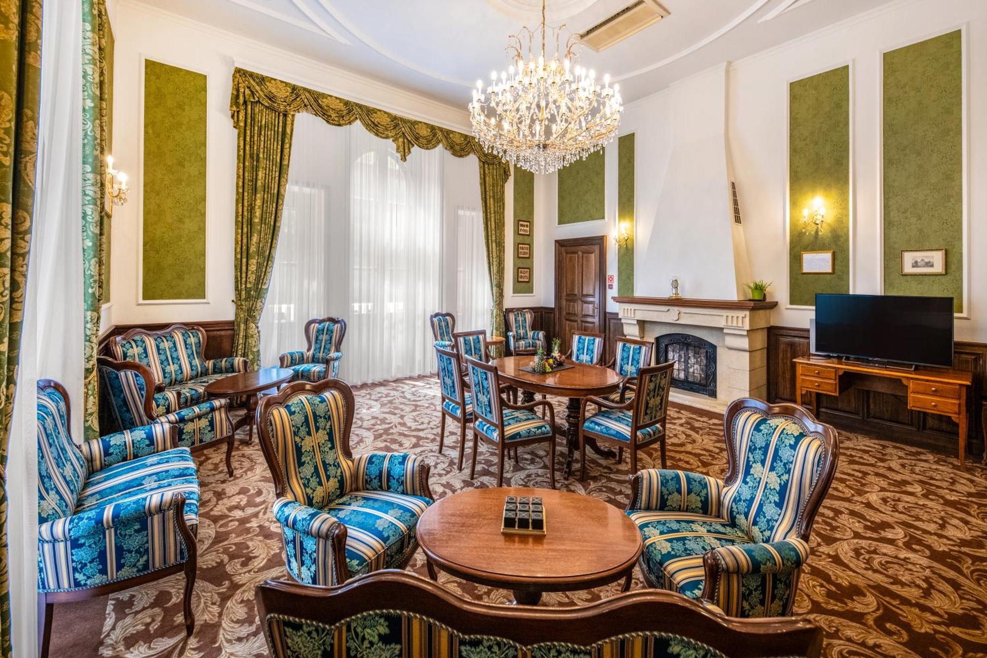 Parádsasvár Kastelyhotel Sasvar Resort מראה חיצוני תמונה