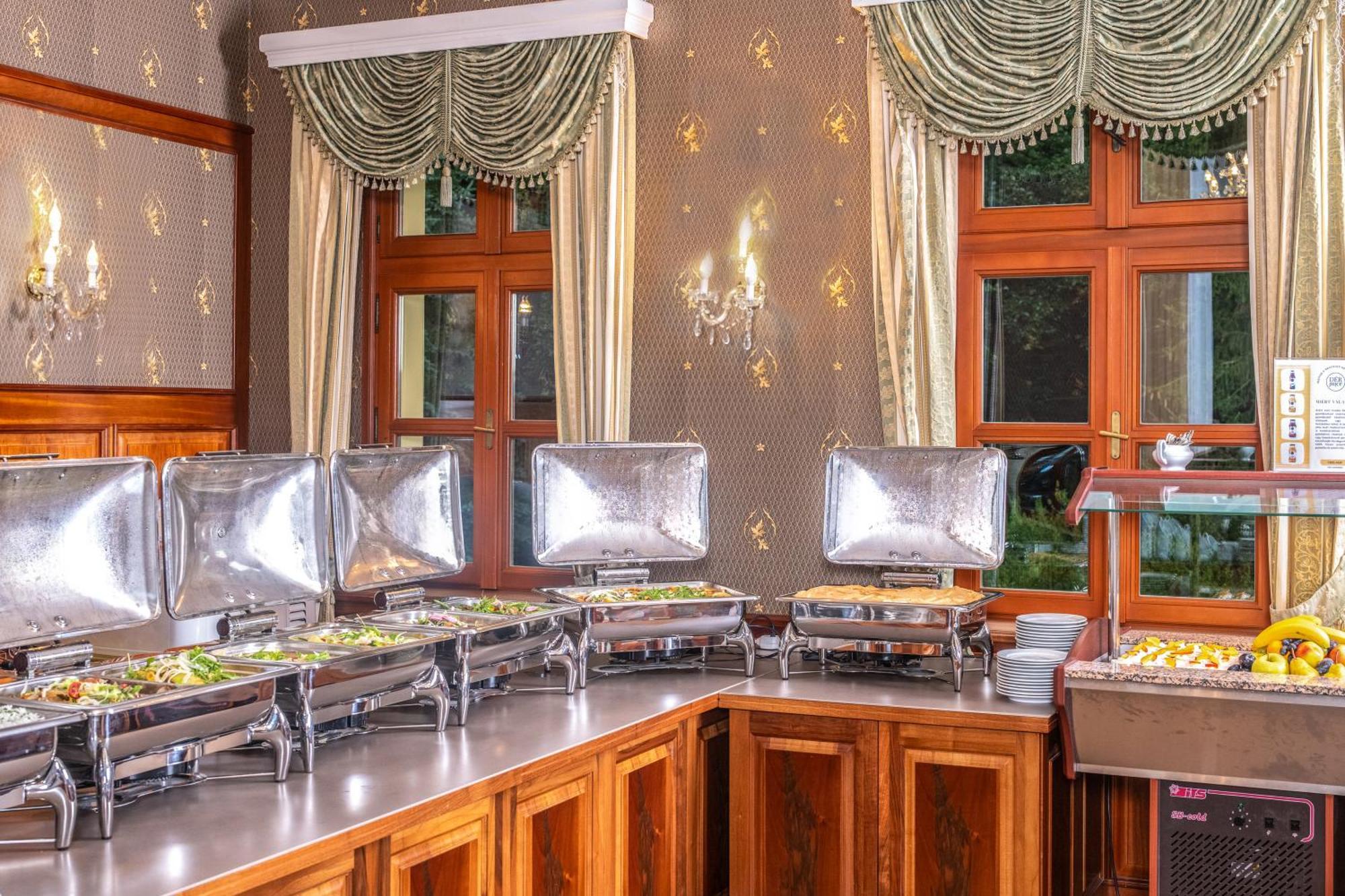 Parádsasvár Kastelyhotel Sasvar Resort מראה חיצוני תמונה