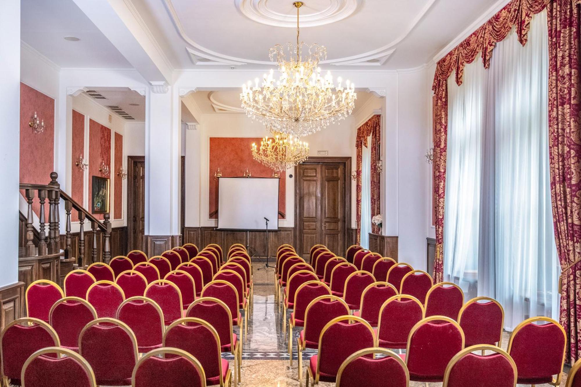 Parádsasvár Kastelyhotel Sasvar Resort מראה חיצוני תמונה