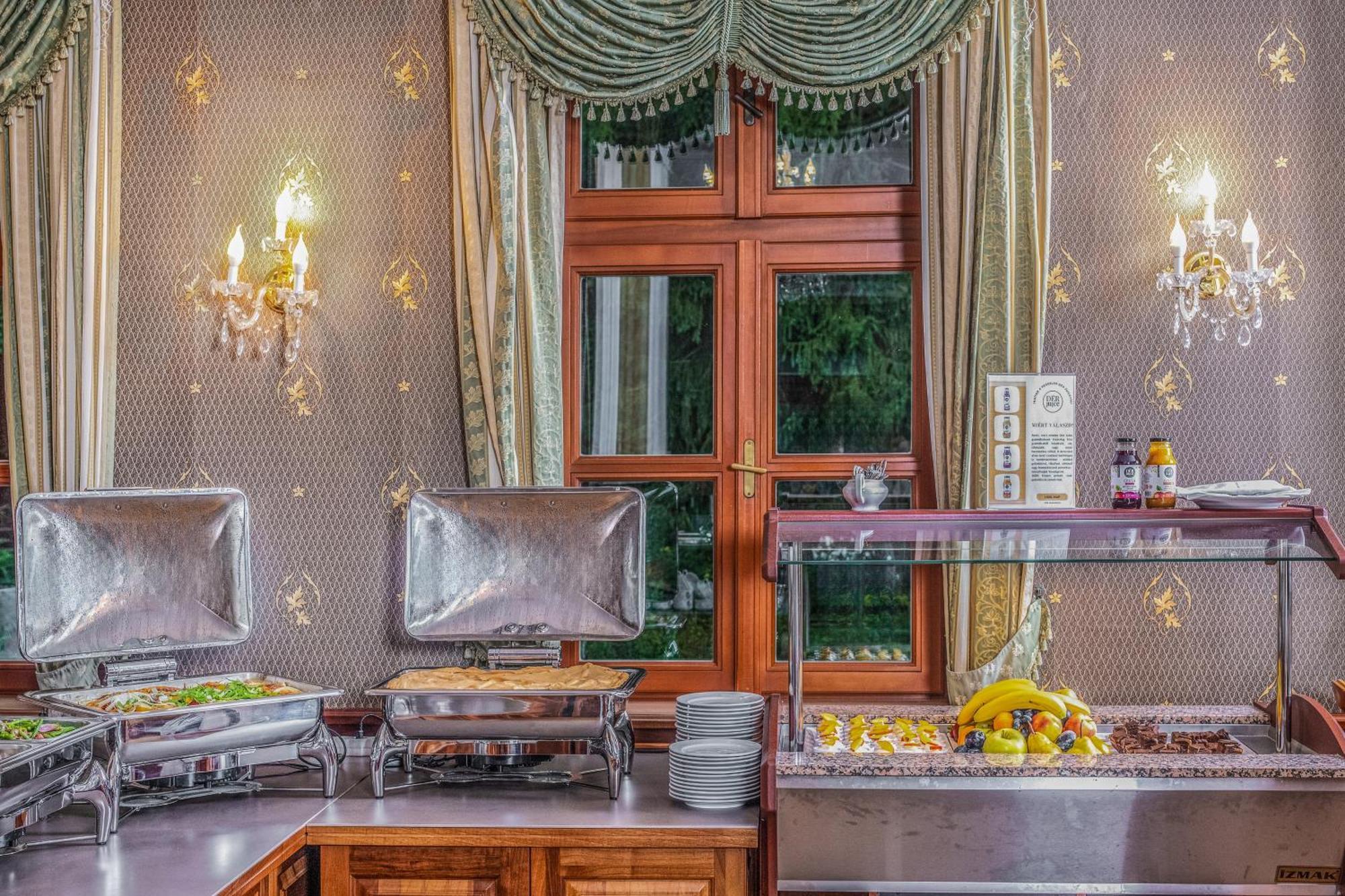 Parádsasvár Kastelyhotel Sasvar Resort מראה חיצוני תמונה