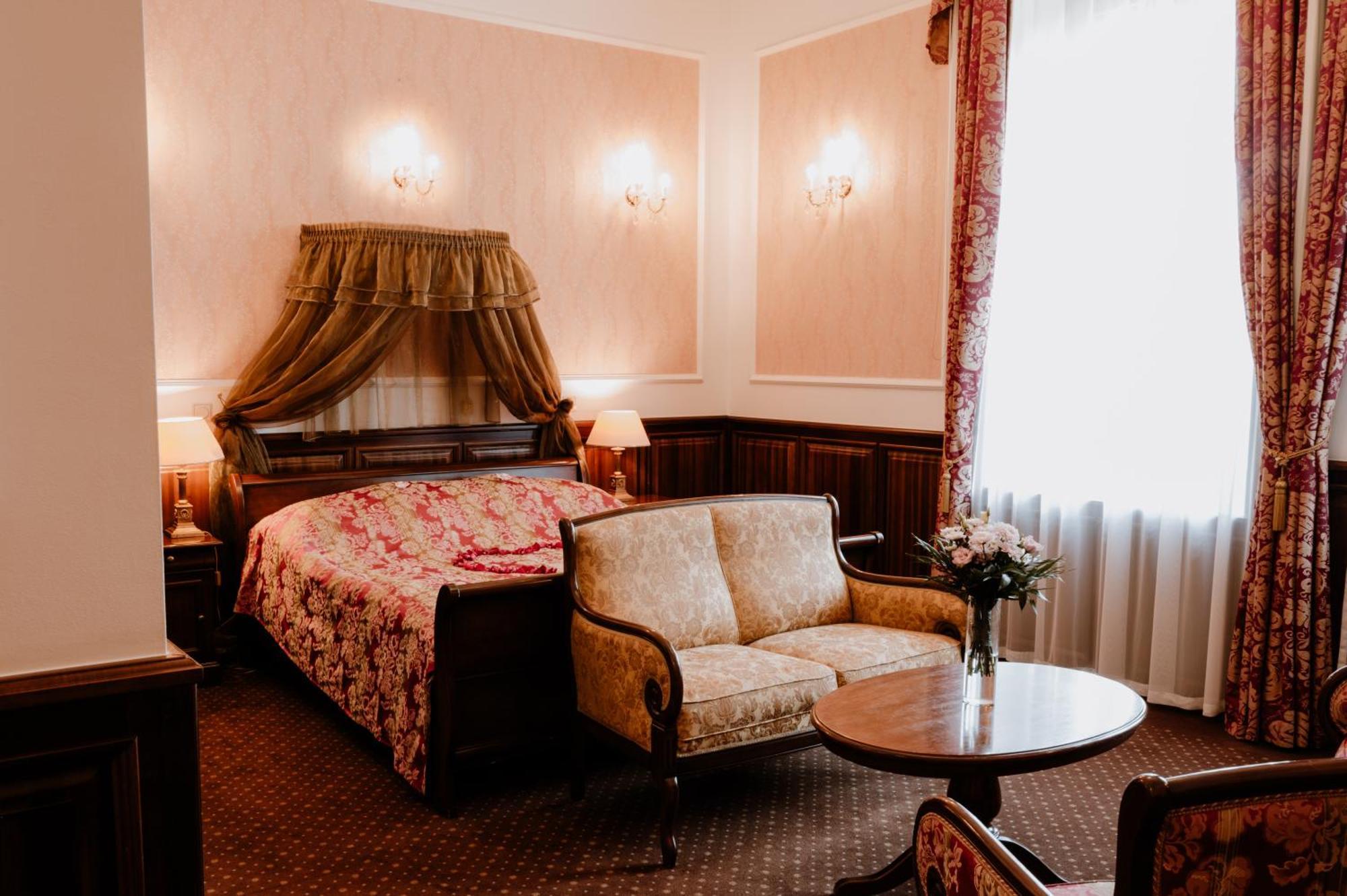 Parádsasvár Kastelyhotel Sasvar Resort מראה חיצוני תמונה