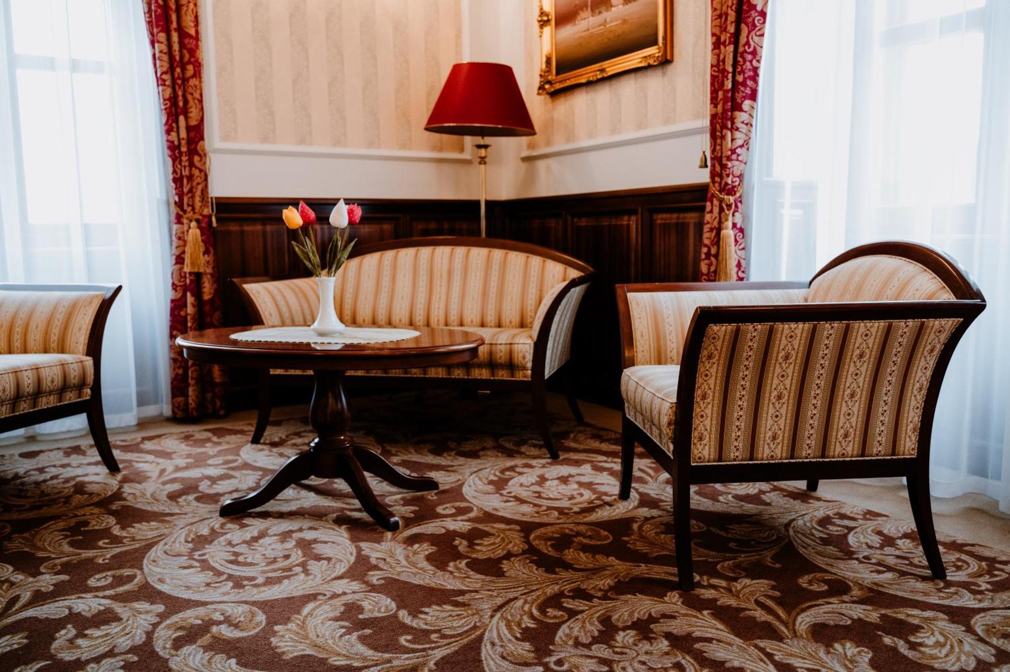 Parádsasvár Kastelyhotel Sasvar Resort מראה חיצוני תמונה