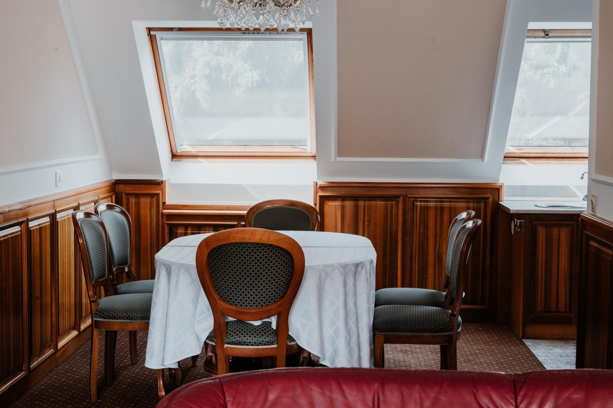 Parádsasvár Kastelyhotel Sasvar Resort מראה חיצוני תמונה