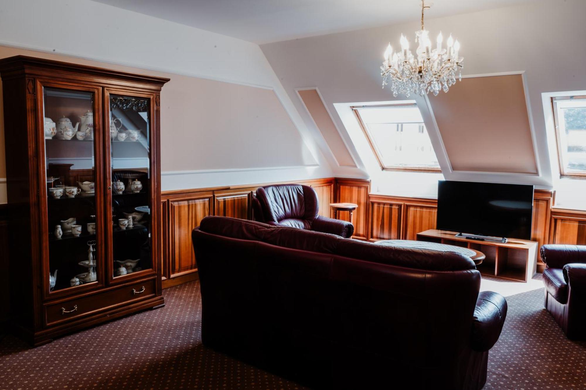 Parádsasvár Kastelyhotel Sasvar Resort מראה חיצוני תמונה