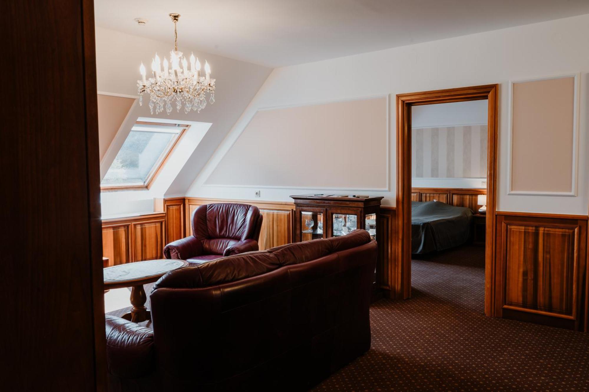 Parádsasvár Kastelyhotel Sasvar Resort מראה חיצוני תמונה