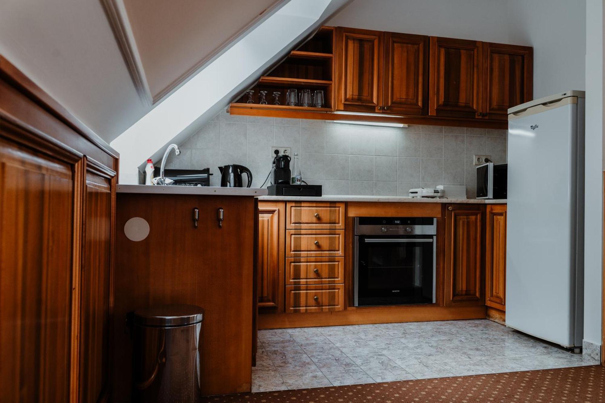 Parádsasvár Kastelyhotel Sasvar Resort מראה חיצוני תמונה
