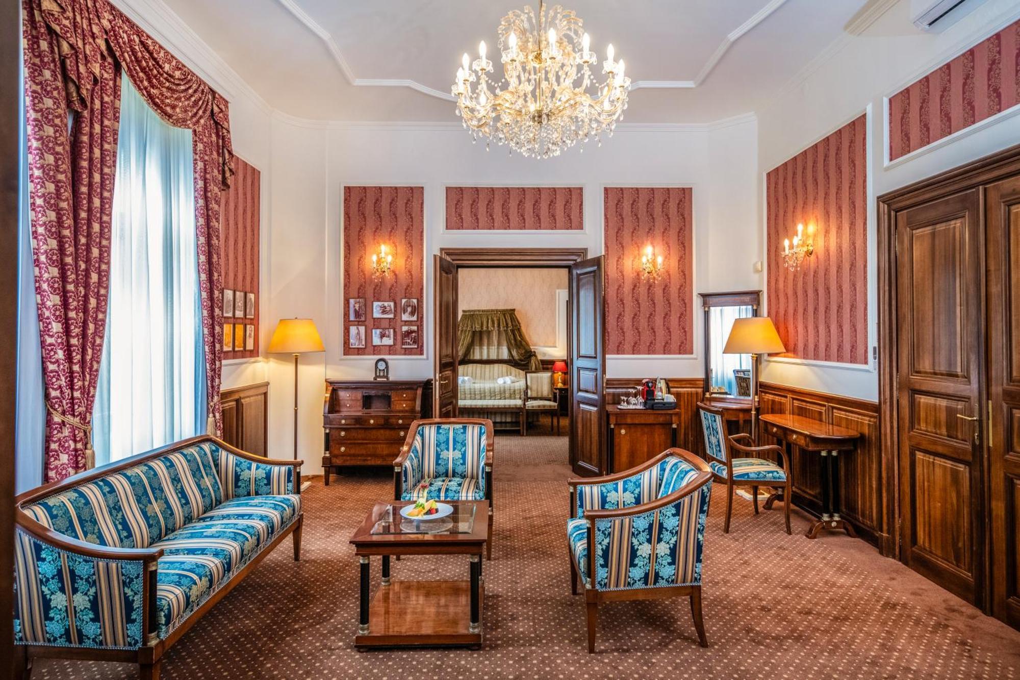 Parádsasvár Kastelyhotel Sasvar Resort מראה חיצוני תמונה