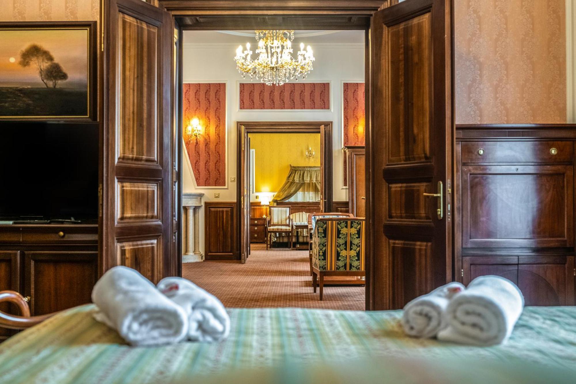 Parádsasvár Kastelyhotel Sasvar Resort מראה חיצוני תמונה