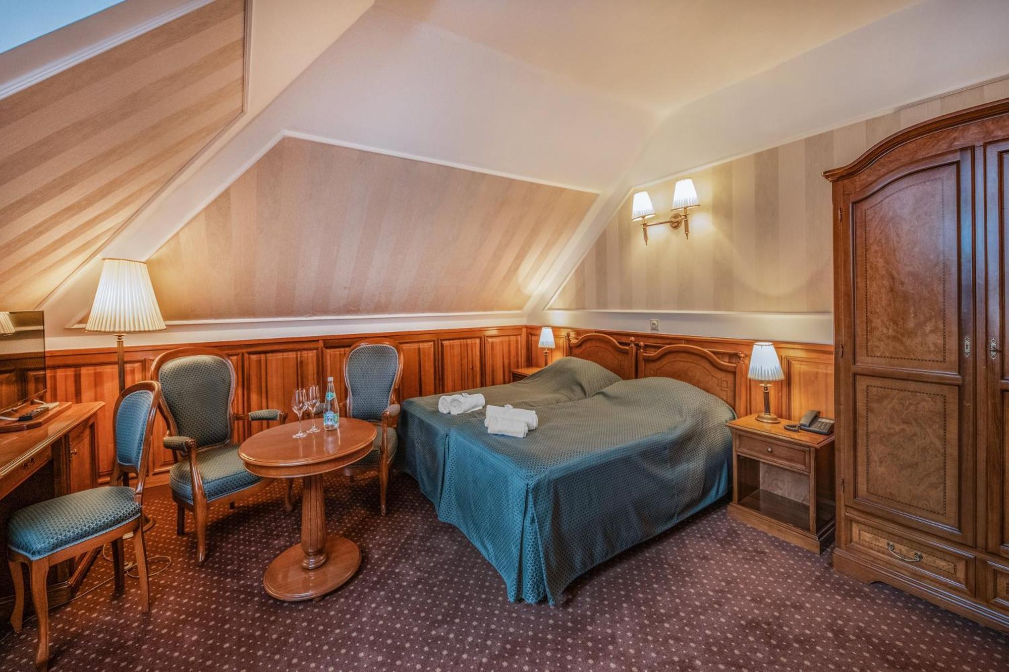 Parádsasvár Kastelyhotel Sasvar Resort מראה חיצוני תמונה
