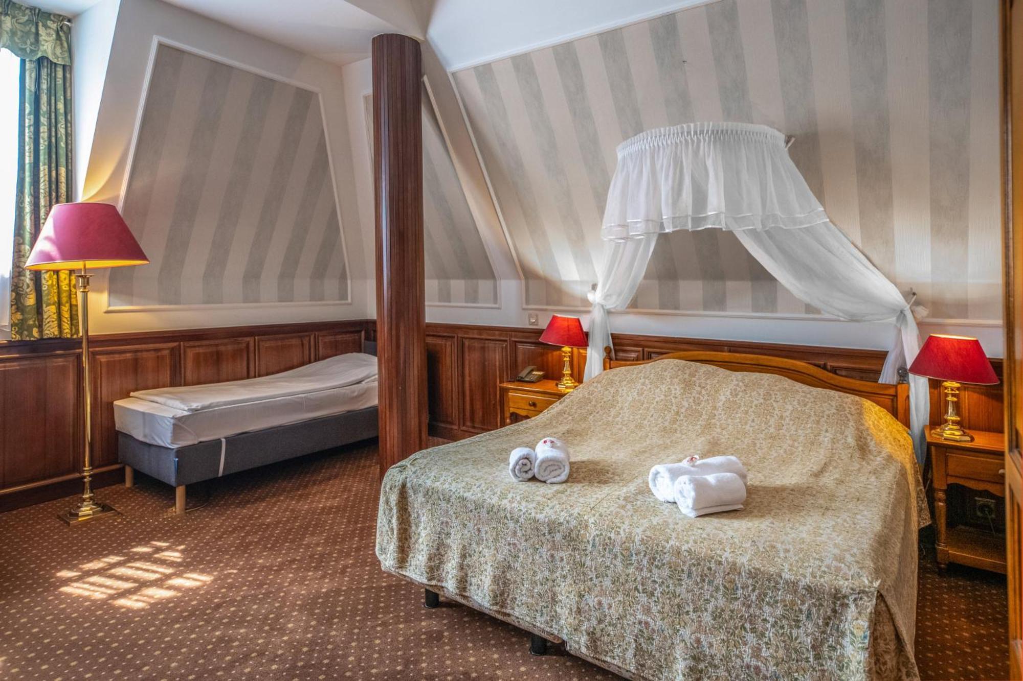 Parádsasvár Kastelyhotel Sasvar Resort מראה חיצוני תמונה