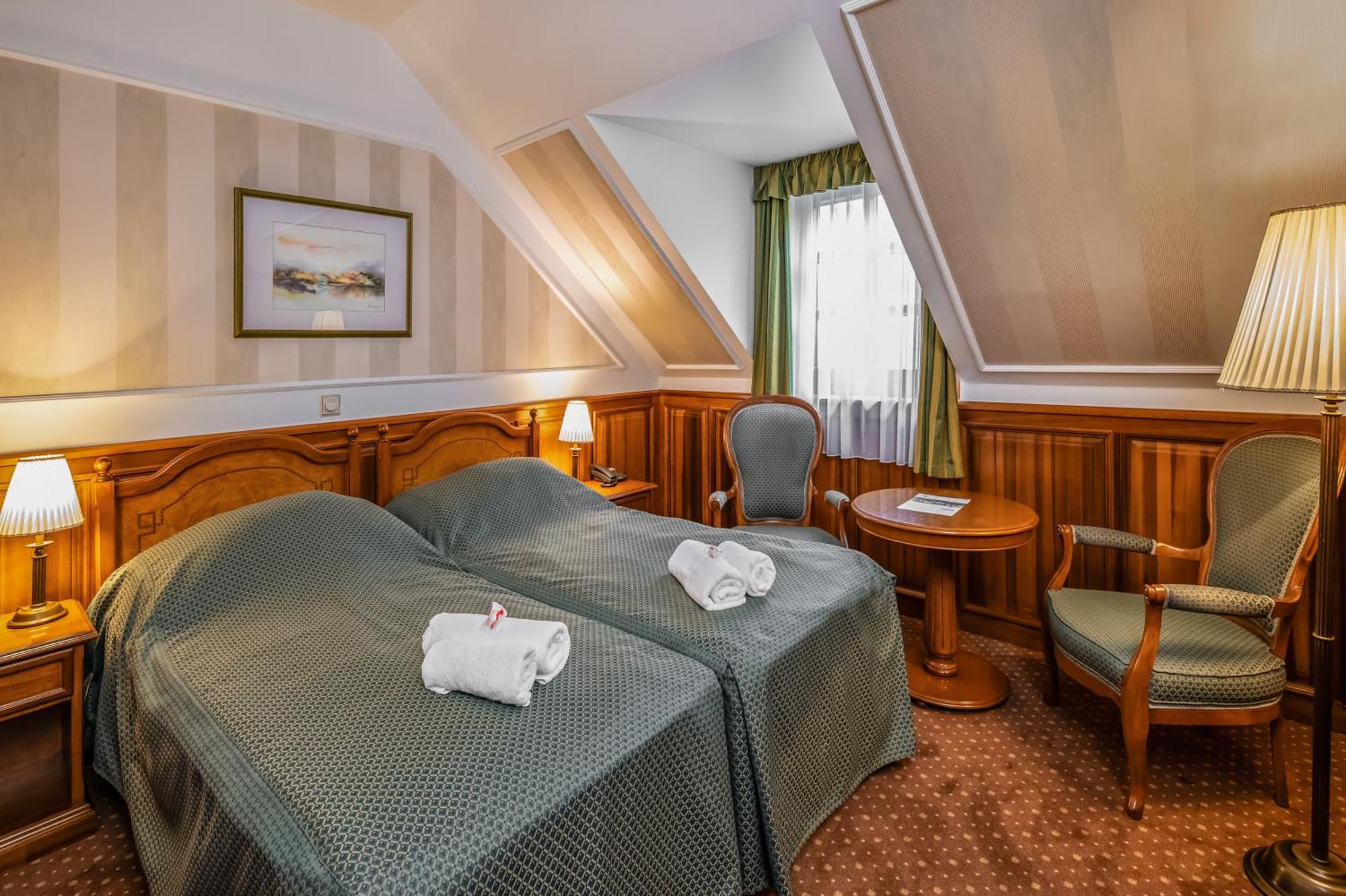 Parádsasvár Kastelyhotel Sasvar Resort מראה חיצוני תמונה