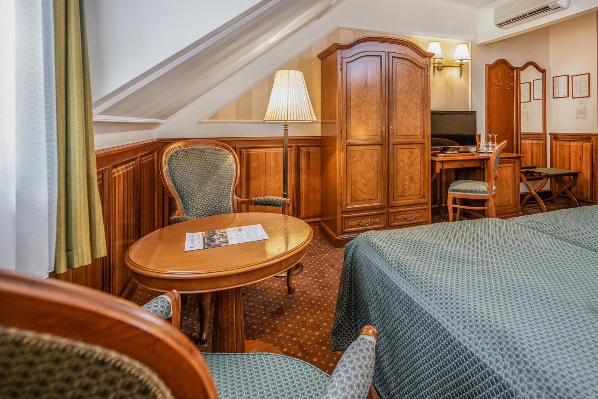 Parádsasvár Kastelyhotel Sasvar Resort מראה חיצוני תמונה