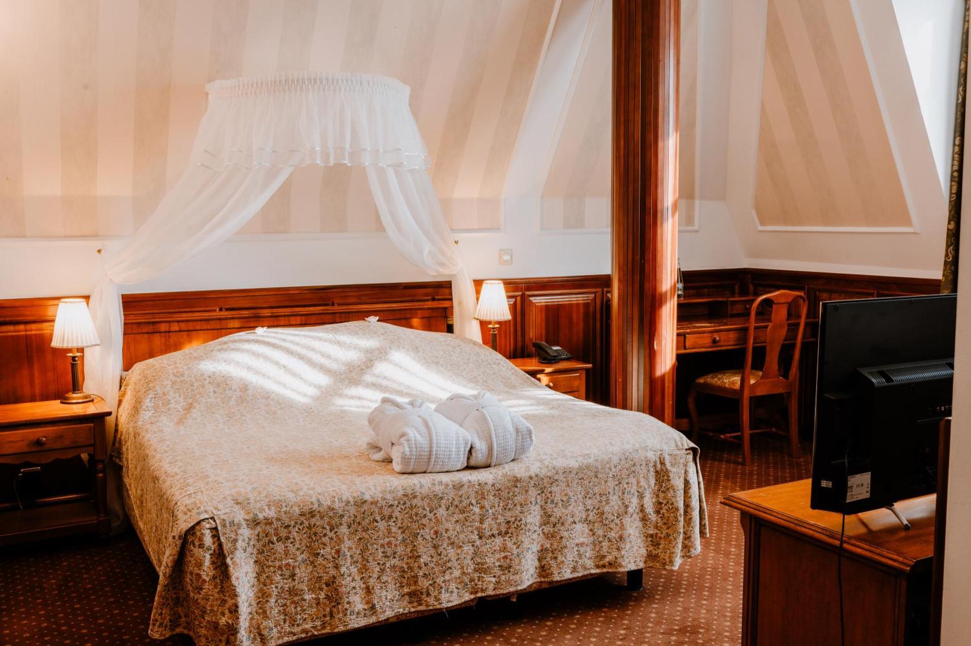 Parádsasvár Kastelyhotel Sasvar Resort מראה חיצוני תמונה