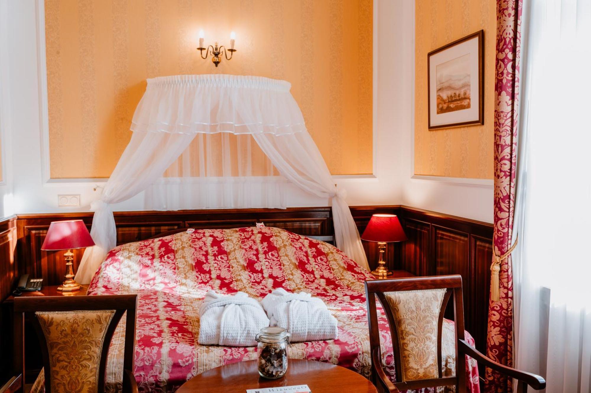 Parádsasvár Kastelyhotel Sasvar Resort מראה חיצוני תמונה