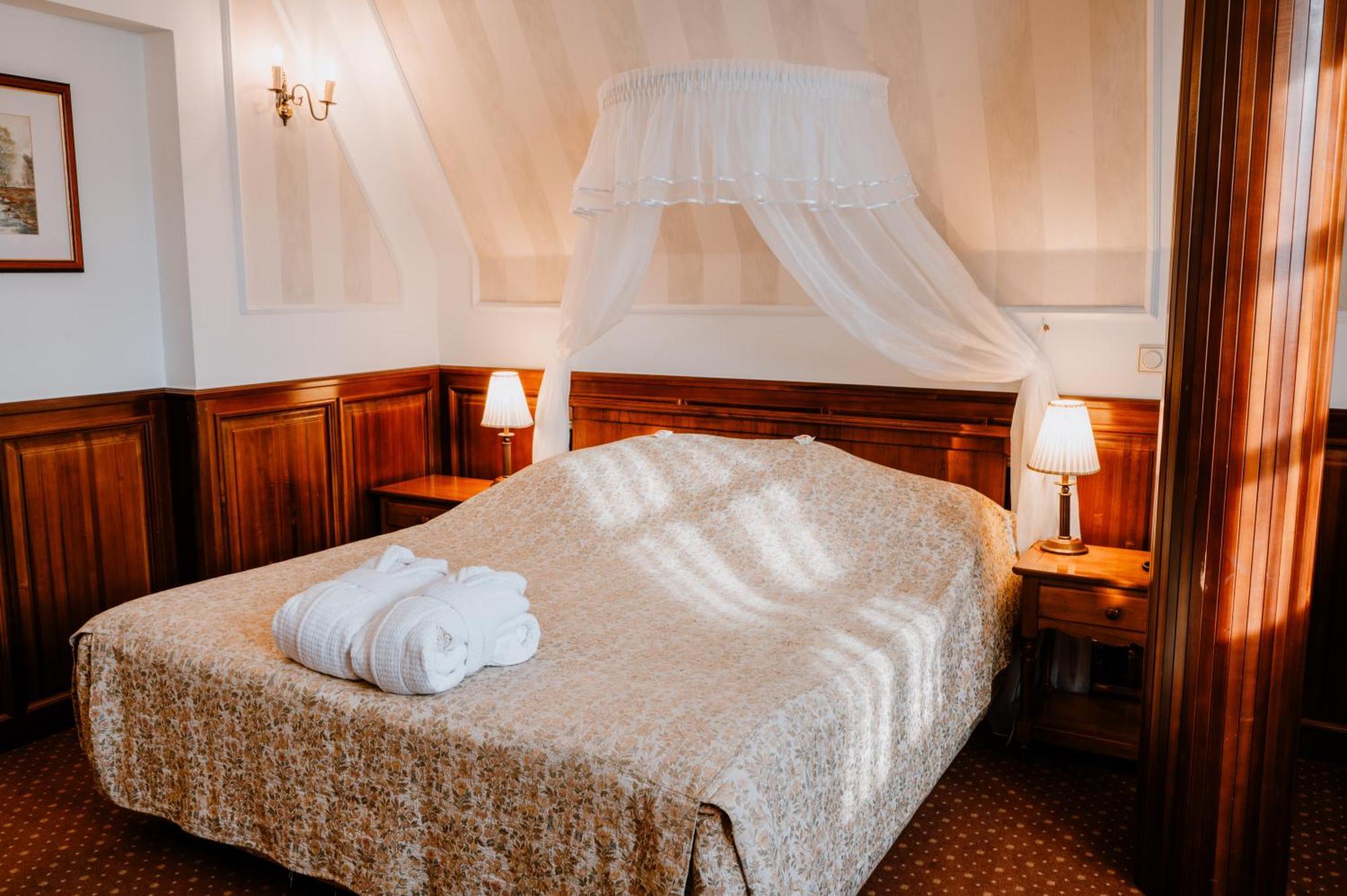 Parádsasvár Kastelyhotel Sasvar Resort מראה חיצוני תמונה